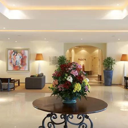 Portobay Falesia Готель 4*