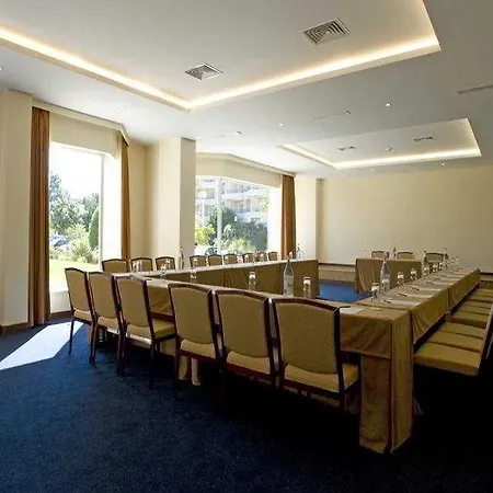 Portobay Falesia Албуфейра